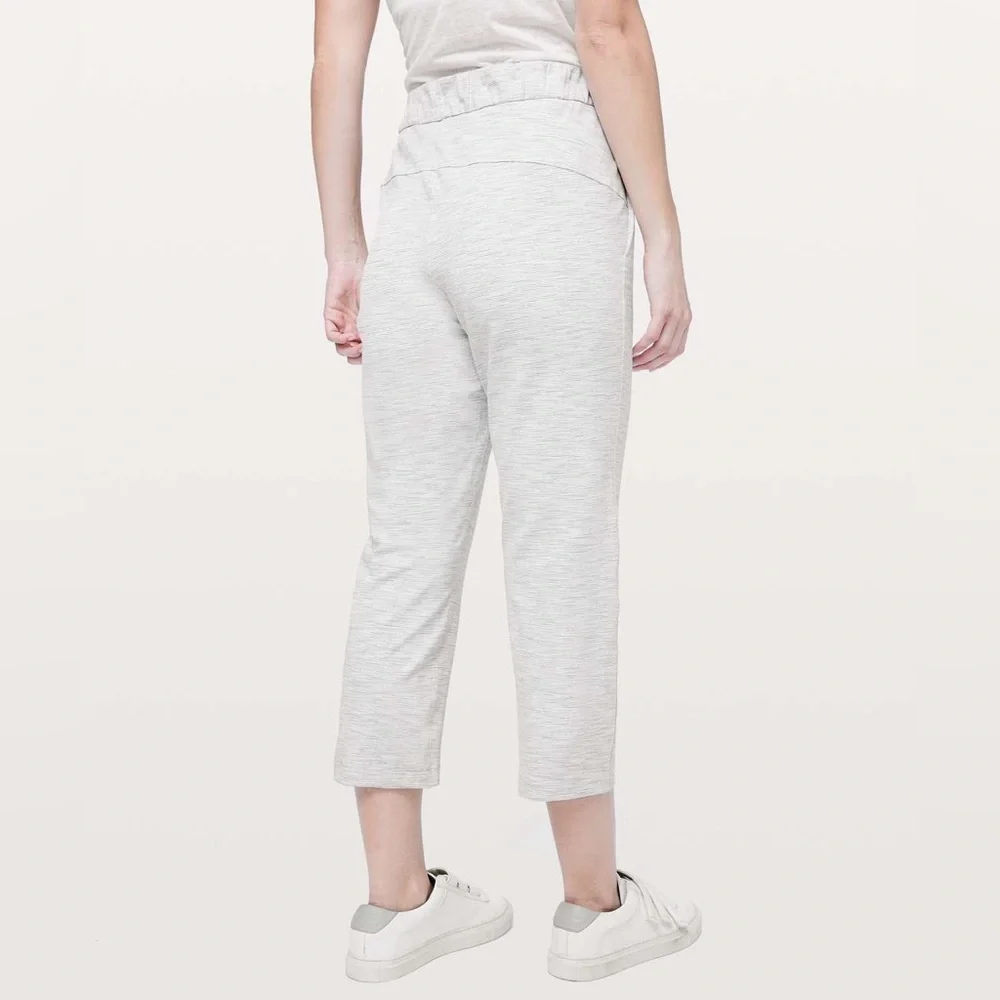 LULULEMON On The Fly Crop 23” Light Gray Joggers Travel Athletic Sweatpants 0